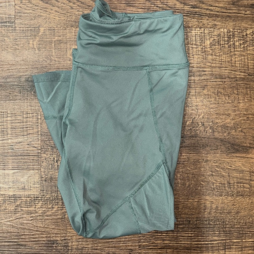 Women’s athletic capris with see through detail on thighs - Picture 1 of 4